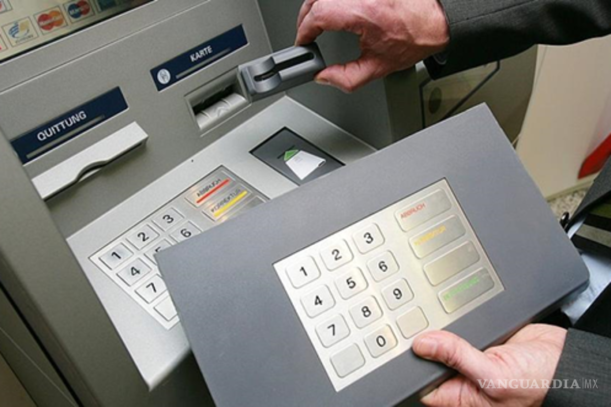 Acechan clonadores de tarjetas en los cajeros automáticos; detiene Fiscalía General a dos “talladores” y va por más