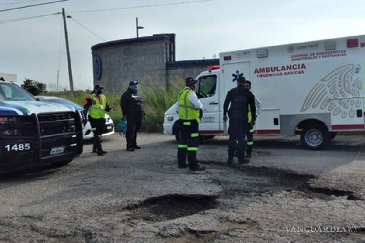 $!Taxista casi la secuestra, se lanza del auto para escapar
