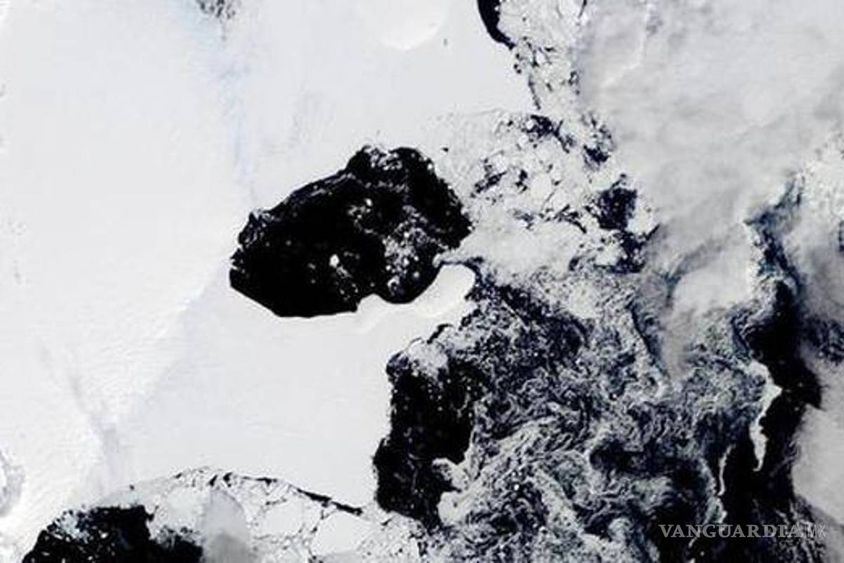 $!Esta imagen satelital proporcionada por la NASA, Terra MODIS 8 en marzo de 2022 muestra la extensión original de C-37 a través de la nube junto a la isla Bowman.