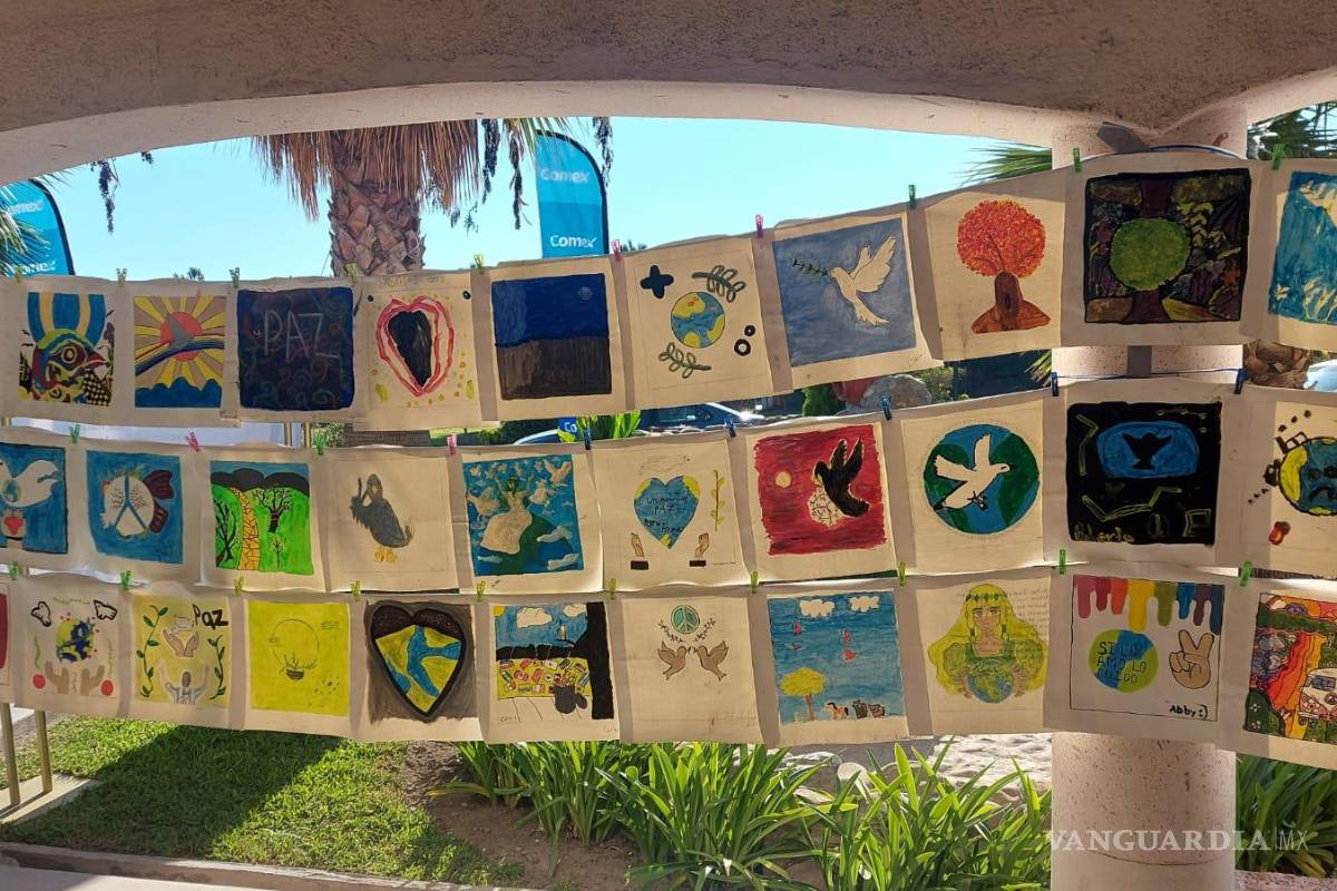 Colaboran niños de Saltillo para romper Récord Guinness con el mosaico artístico más grande de la historia