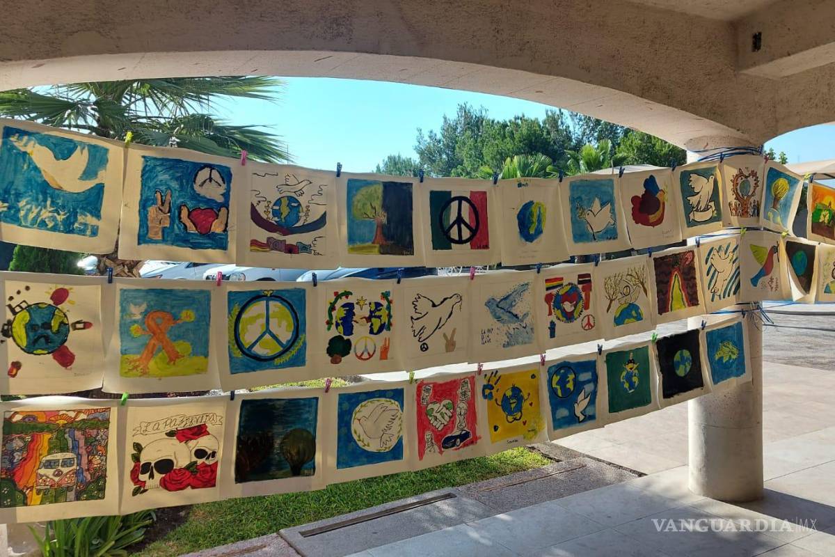 Colaboran niños de Saltillo para romper Récord Guinness con el mosaico artístico más grande de la historia