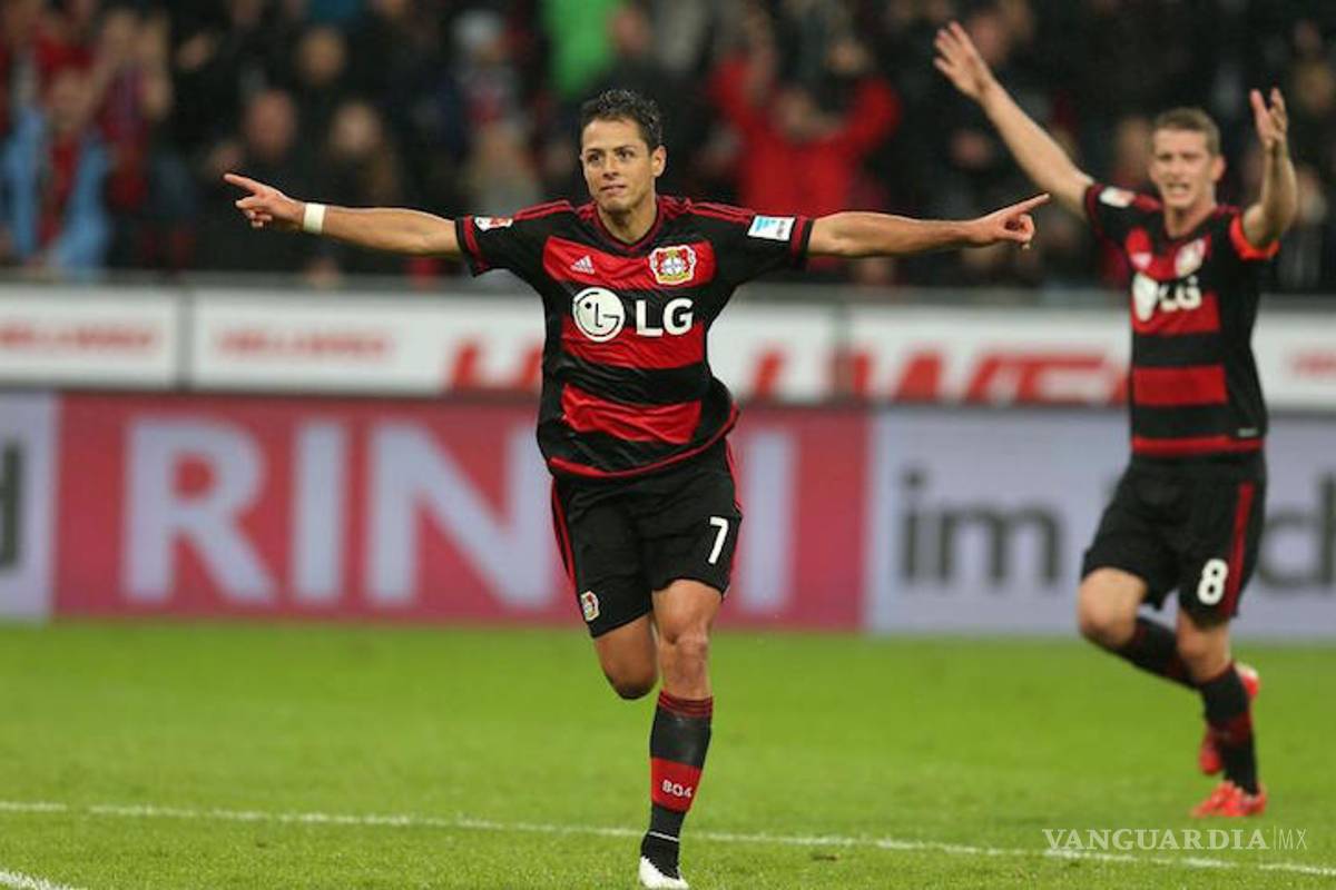 'Chicharito' pelearía con Benedetto un lugar en un equipo español