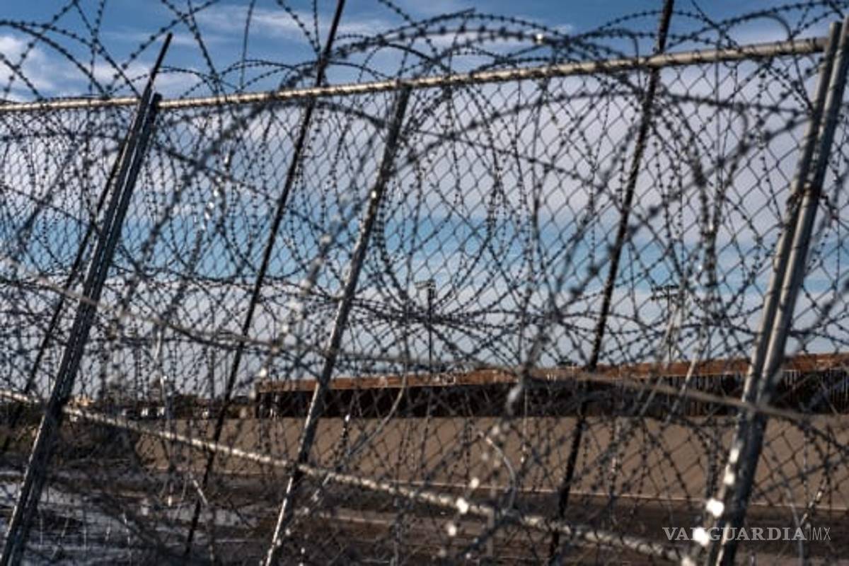 Se roban alambre de púas de muro de Trump y lo colocan en casas de Tijuana