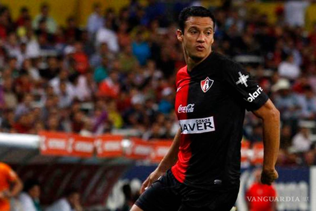 Operan con éxito a José Luis Chávez