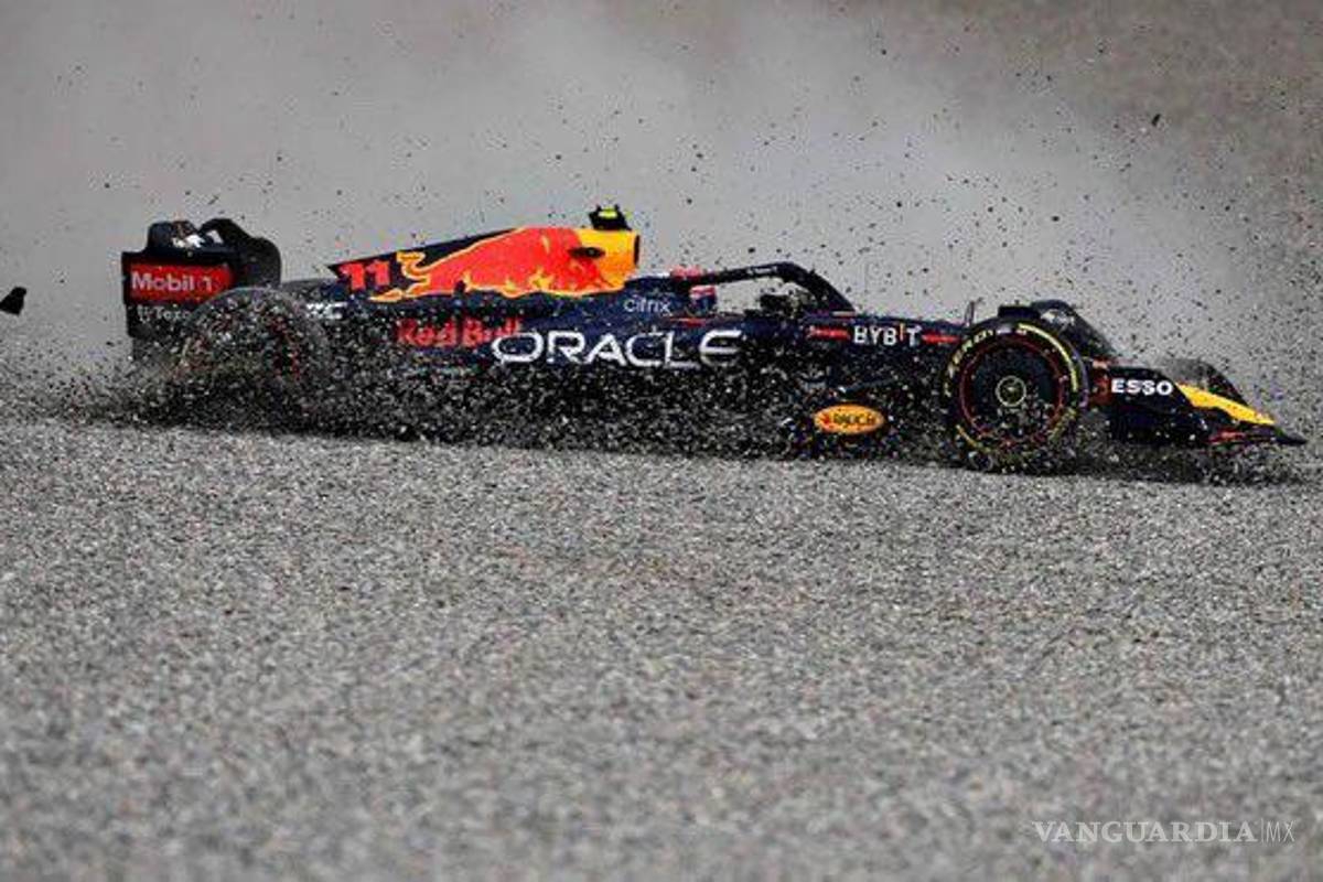 Sale ‘Checo’ Pérez del GP de Austria tras choque en carrera (VIDEO)