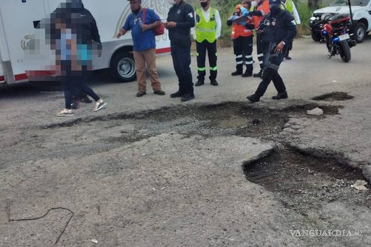 Taxista casi la secuestra, se lanza del auto para escapar