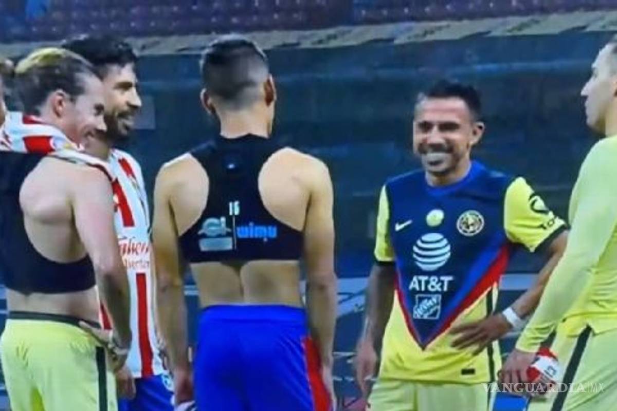 Oribe Peralta es criticado luego de reírse con sus excompañeros del América