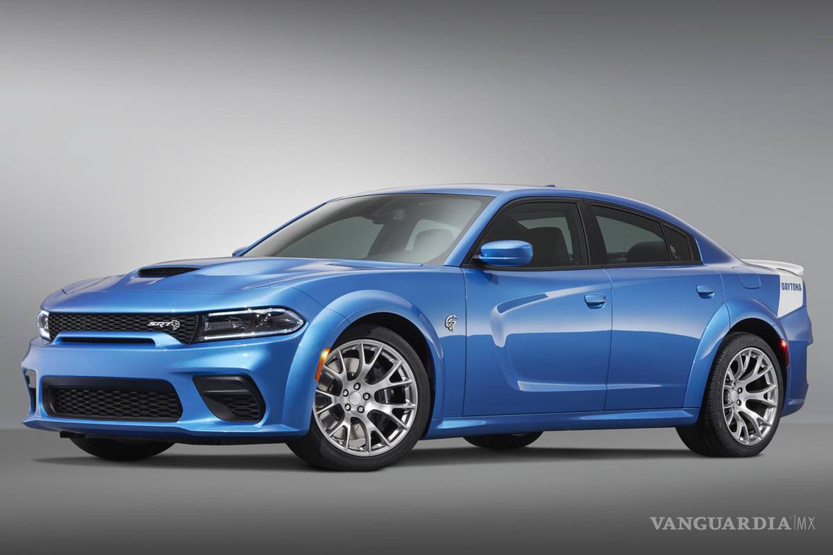Dodge Charger SRT Hellcat Widebody Daytona 50 Anniversary, una 'fiera' color azul con 717 hp