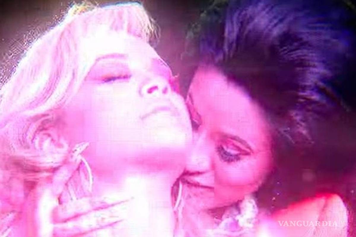 Rita Ora besa a Cardi B en su nuevo video &quot;Girls&quot;