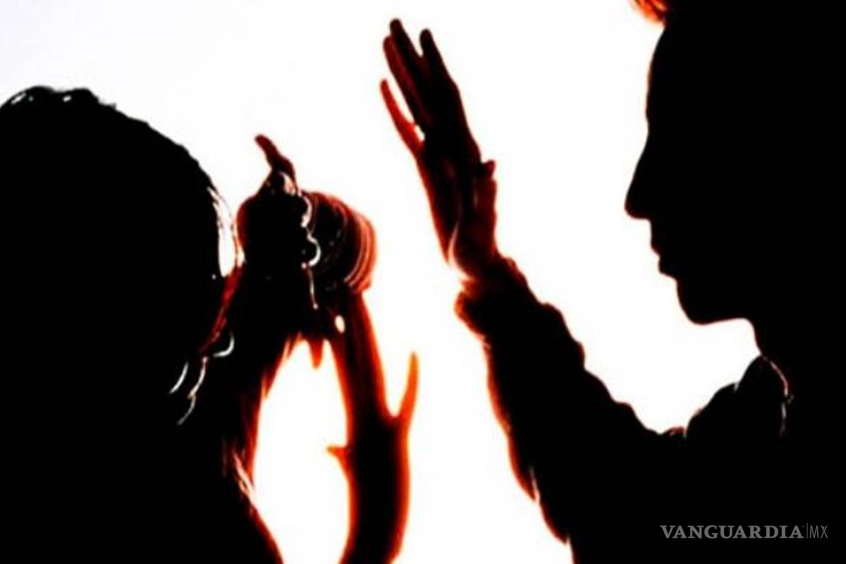 Golpea a pareja por saludar a un amigo