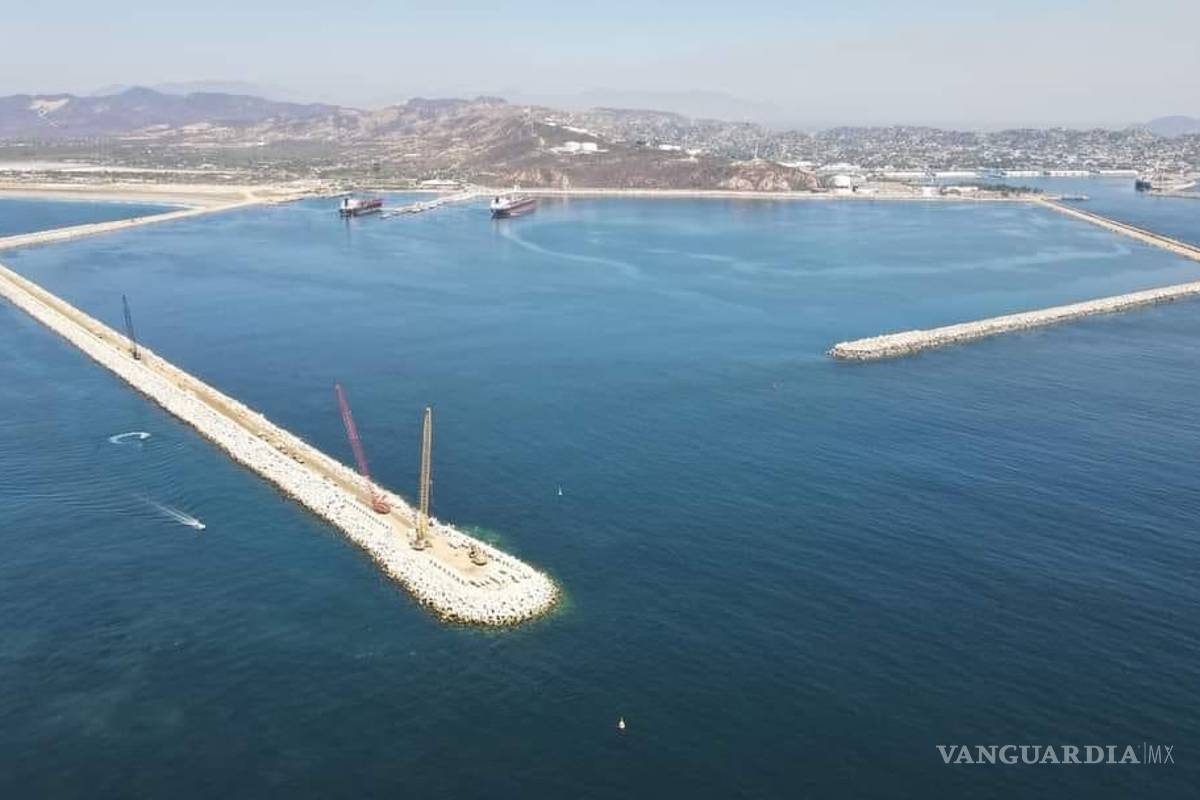 AMLO inauguró el rompeolas más grande de AL; permitiría llegada de grandes barcos comerciales