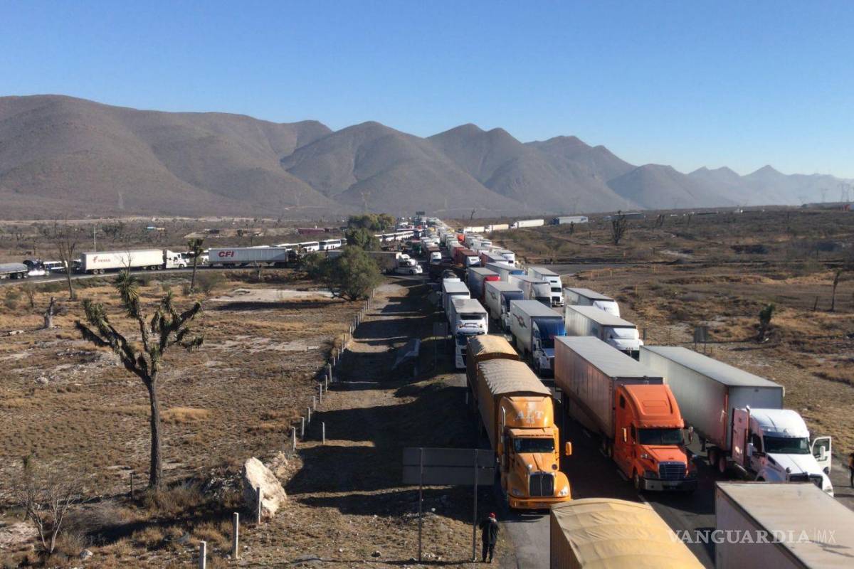 Gente se queda varada en la Monterrey-Saltillo; se reporta tráfico parado