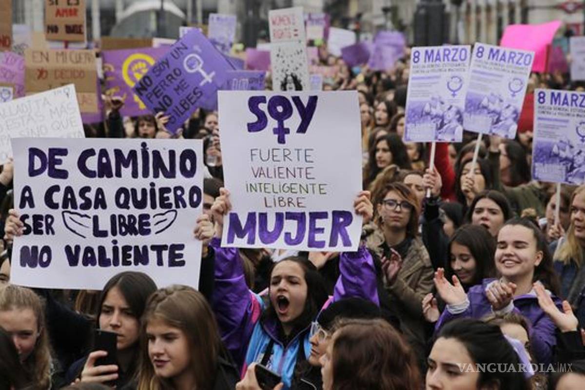 Pide AMLO a mujeres que protesten sin violencia