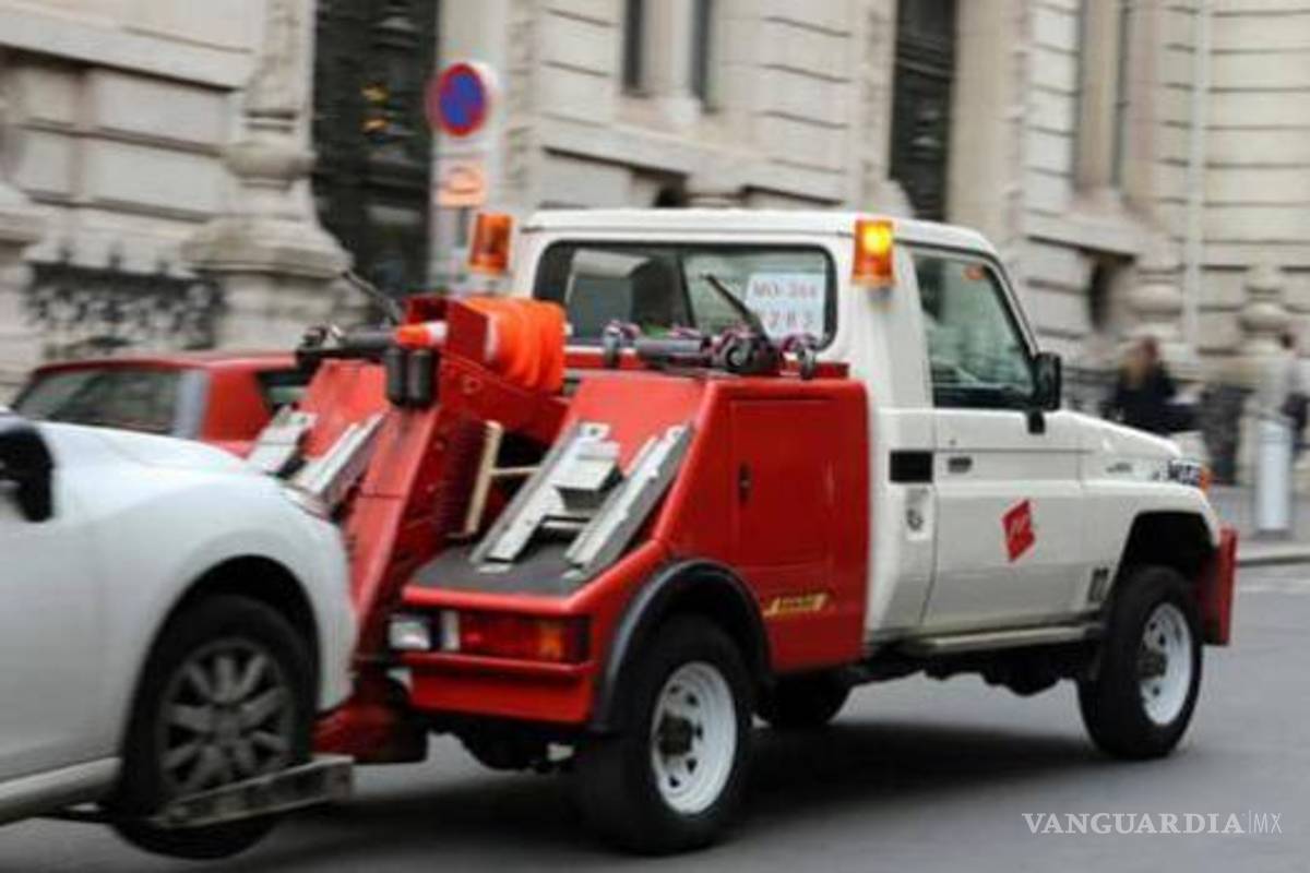 Roba abogado camioneta para cobrar supuesto préstamo