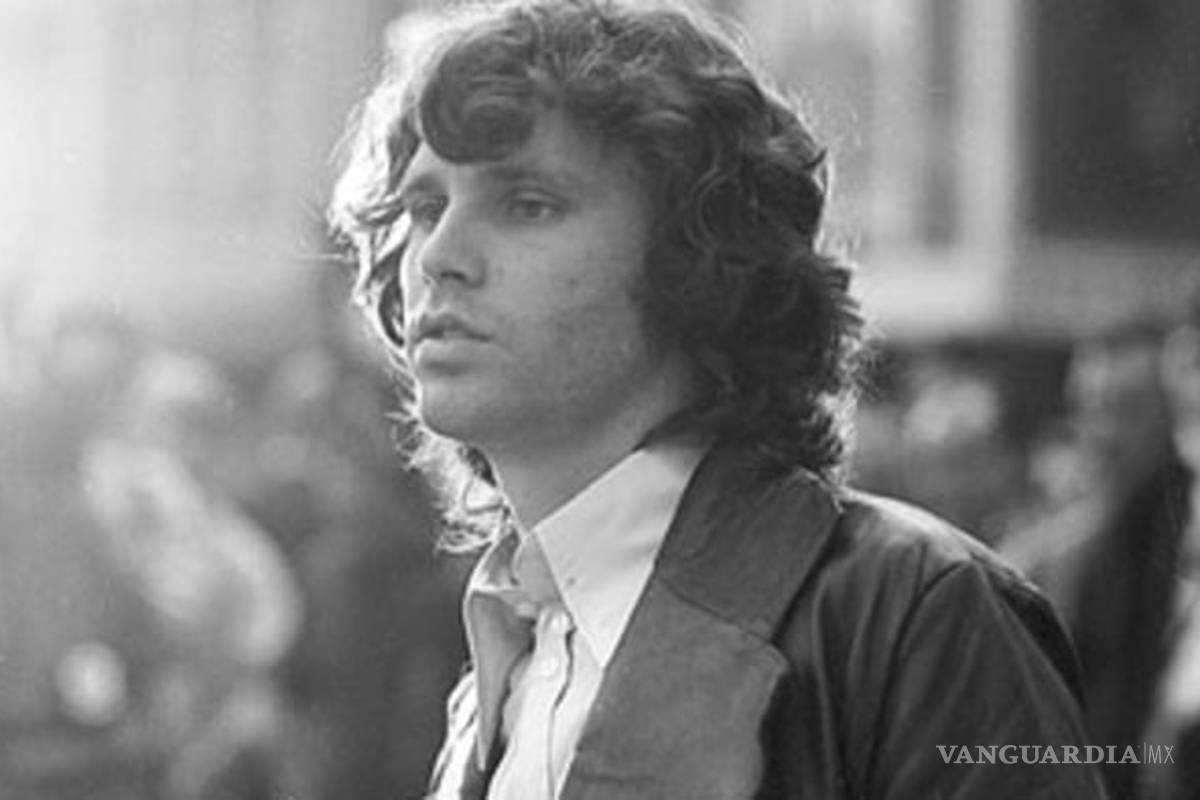Jim Morrison, el hombre que cambió para siempre la imagen del hombre al frente de una banda