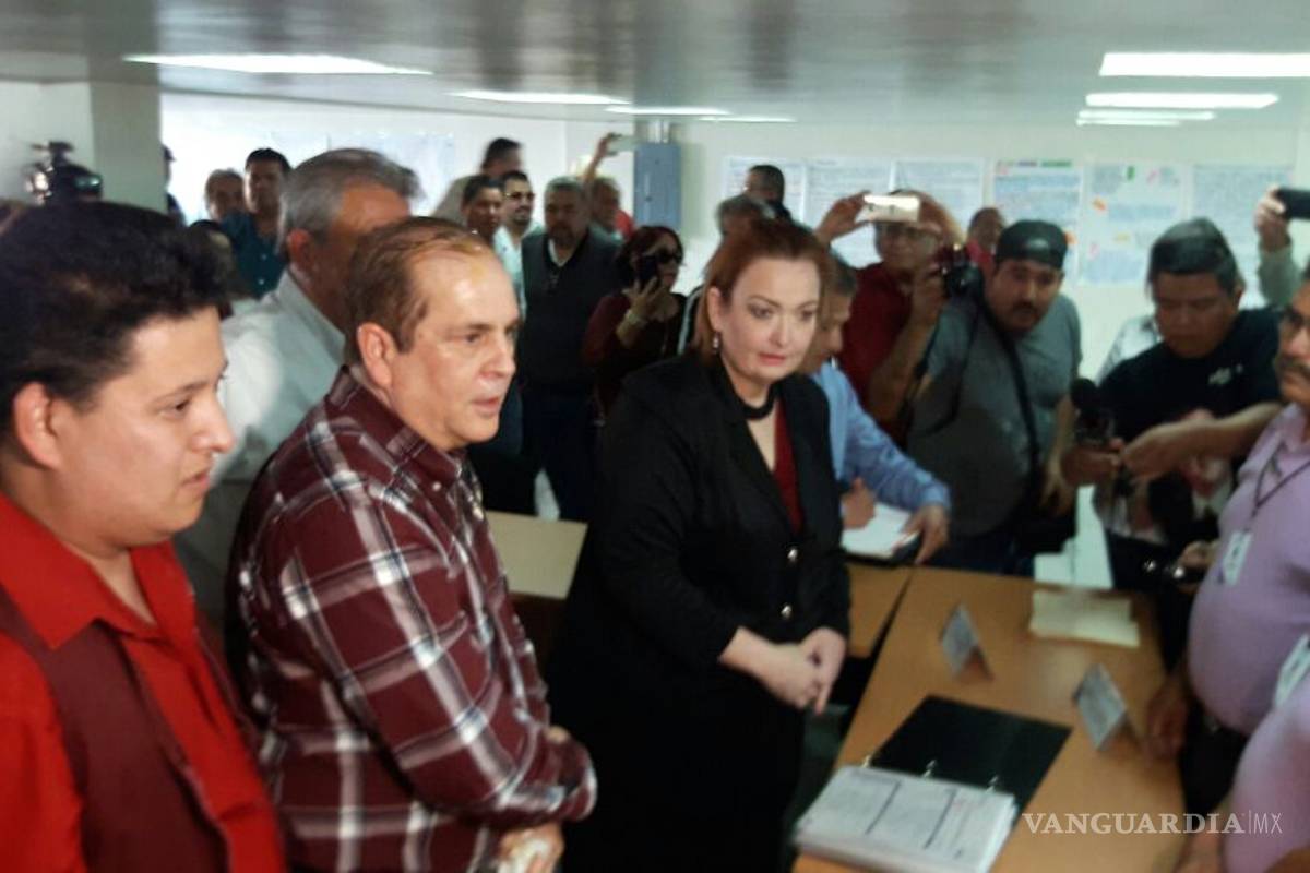 Claudio Bres se registra por la coalición "Juntos Haremos Historia" para Piedras Negras, entre 'huevazos'