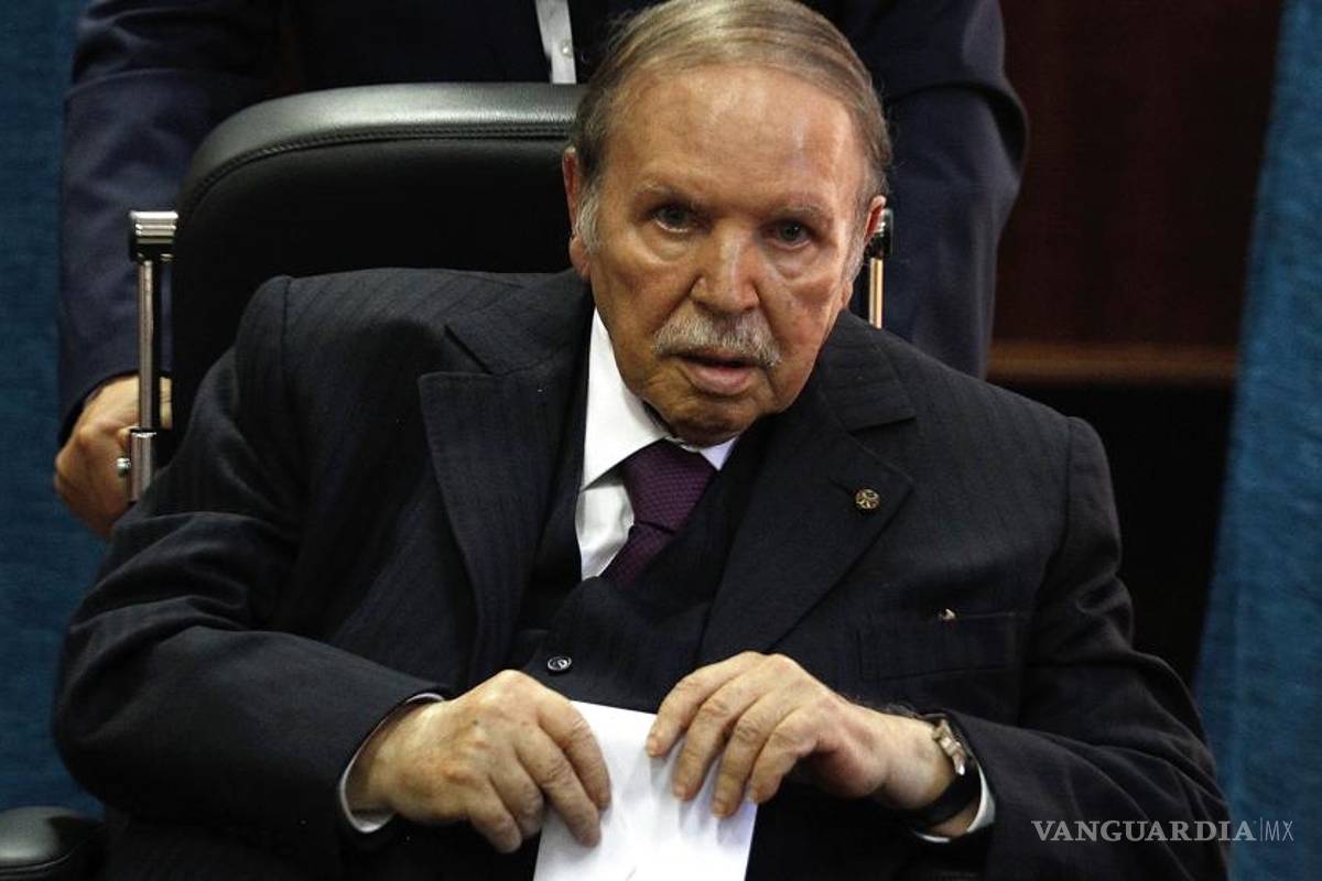 Presidente de Argelia decide no presentarse a la reelección tras protestas