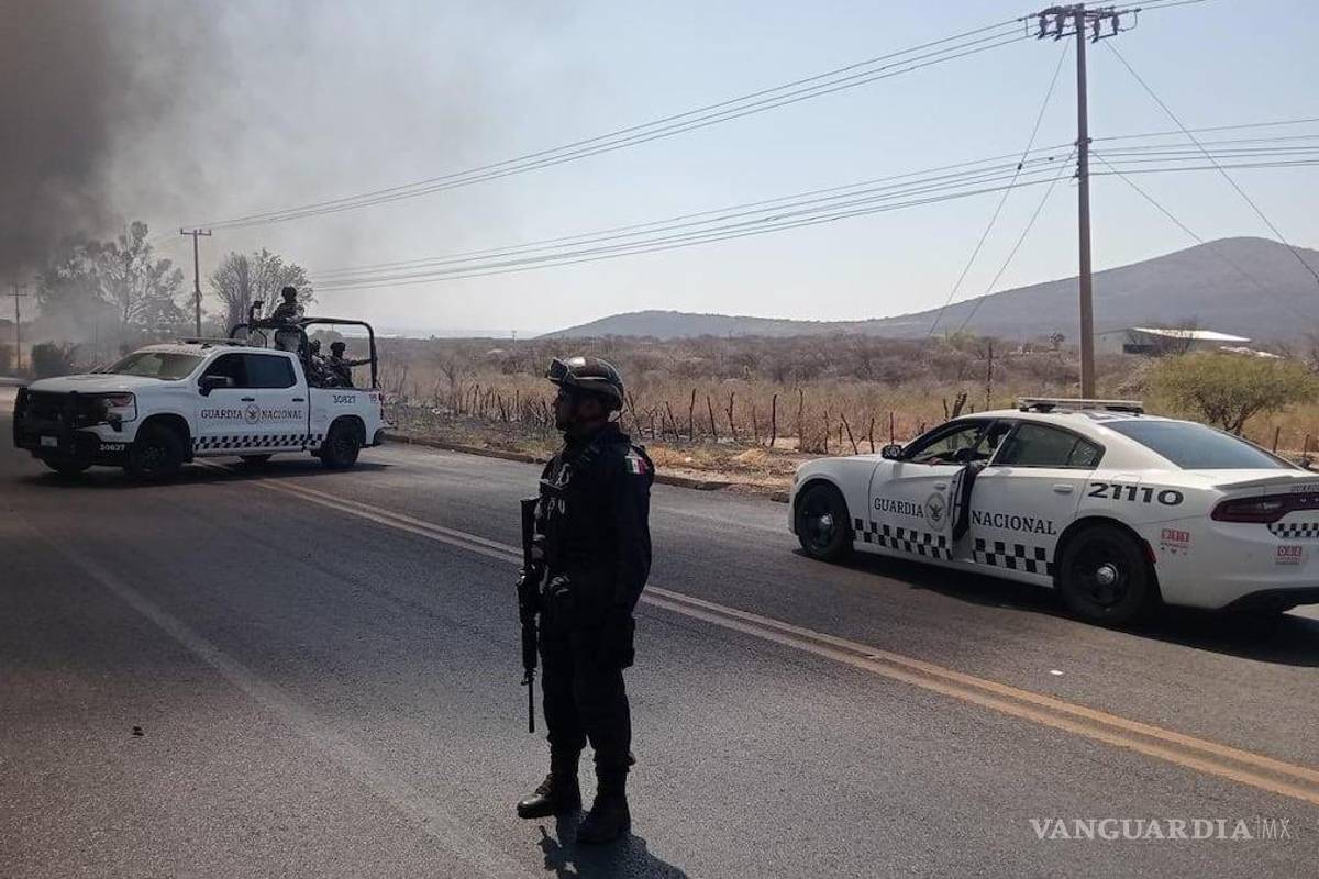 Encuentran cuerpo descuartizado junto a cartulina, en Michoacán