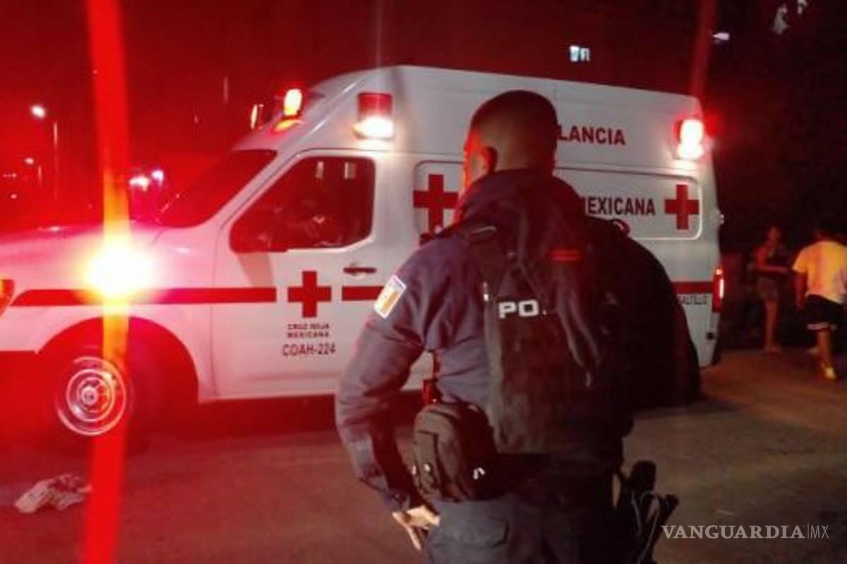 Olvida poner el freno y su propio auto la atropella en Monclova