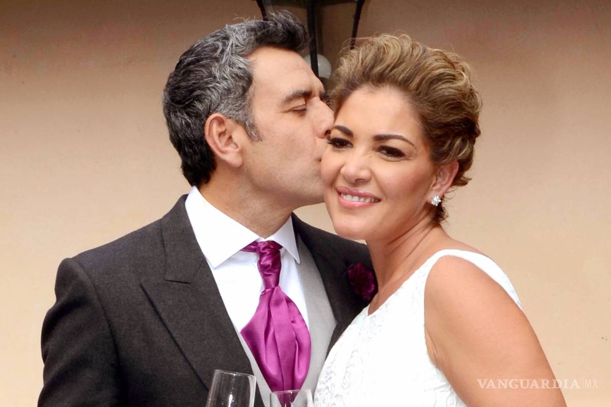 Héctor Sandarti apoya a su esposa, quien inaugura centro de rehabilitación