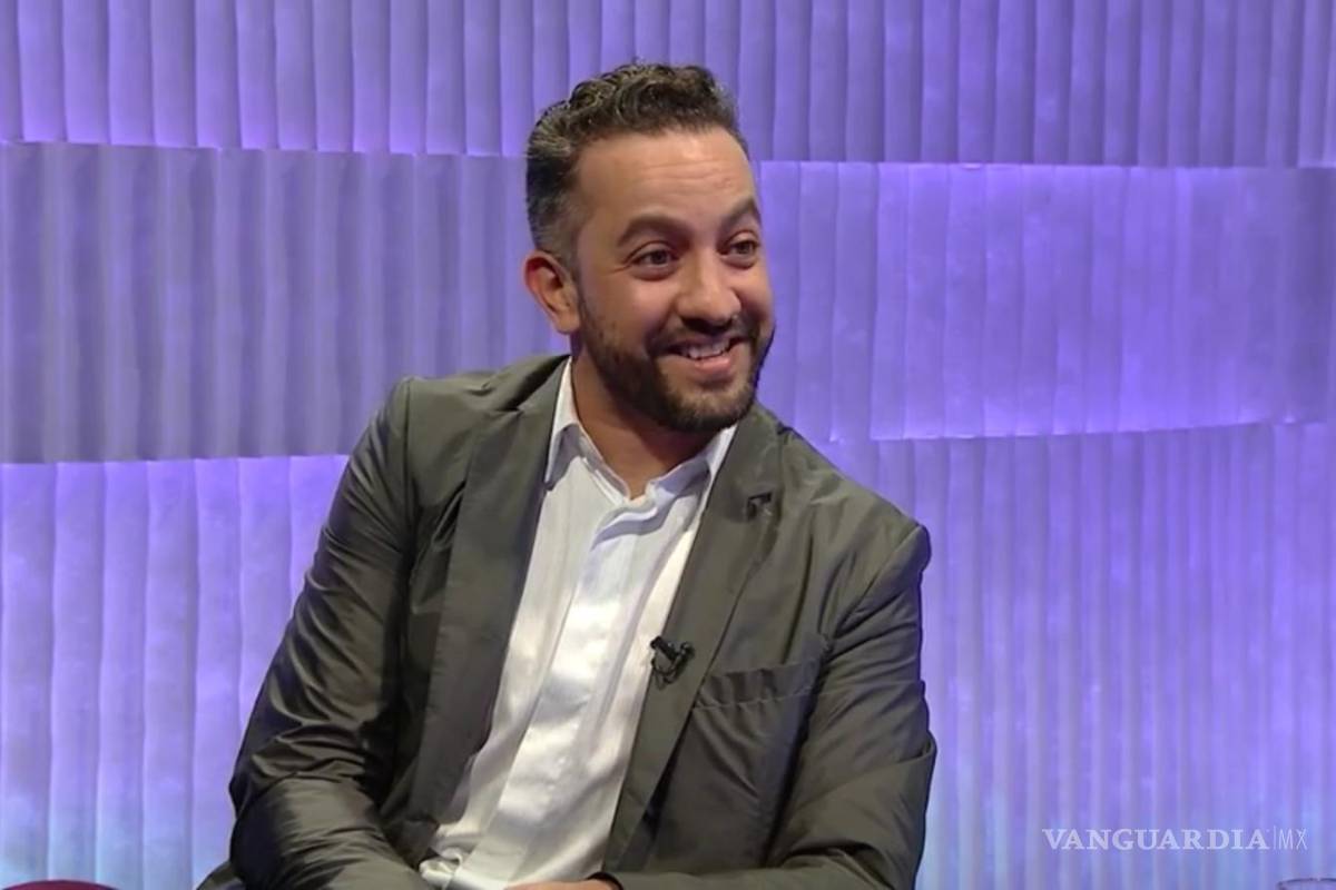 Destrozan a Chumel Torres por cantar Cielito Lindo (video)