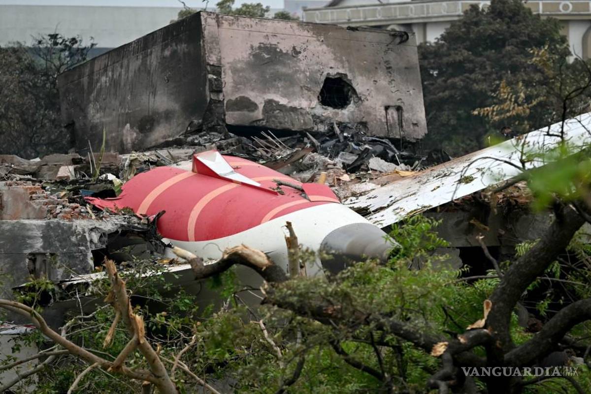 Hallan caja negra del vuelo de Air India; confirman muerte de 265 personas