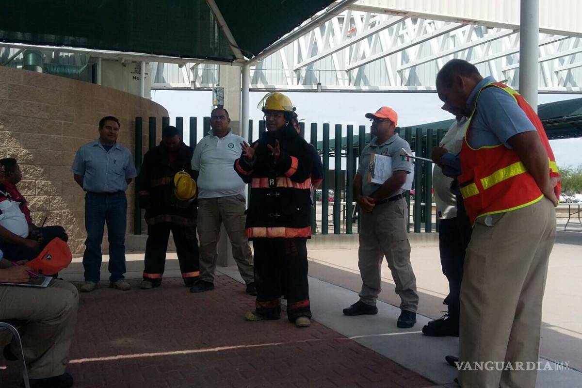 En simulacro de incendio evacúan clínica del IMSS