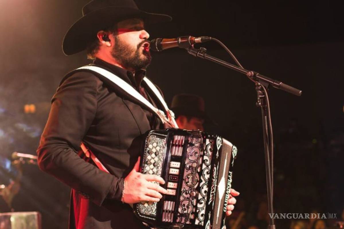 'Tengo mis palancas'... tunden a vocalista de Intocable por presumir que ya se vacunó contra el COVID-19