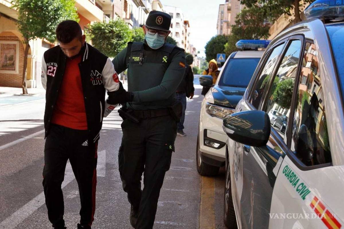 Entre quince abusan de jovencita de 14 años, uno era su novio