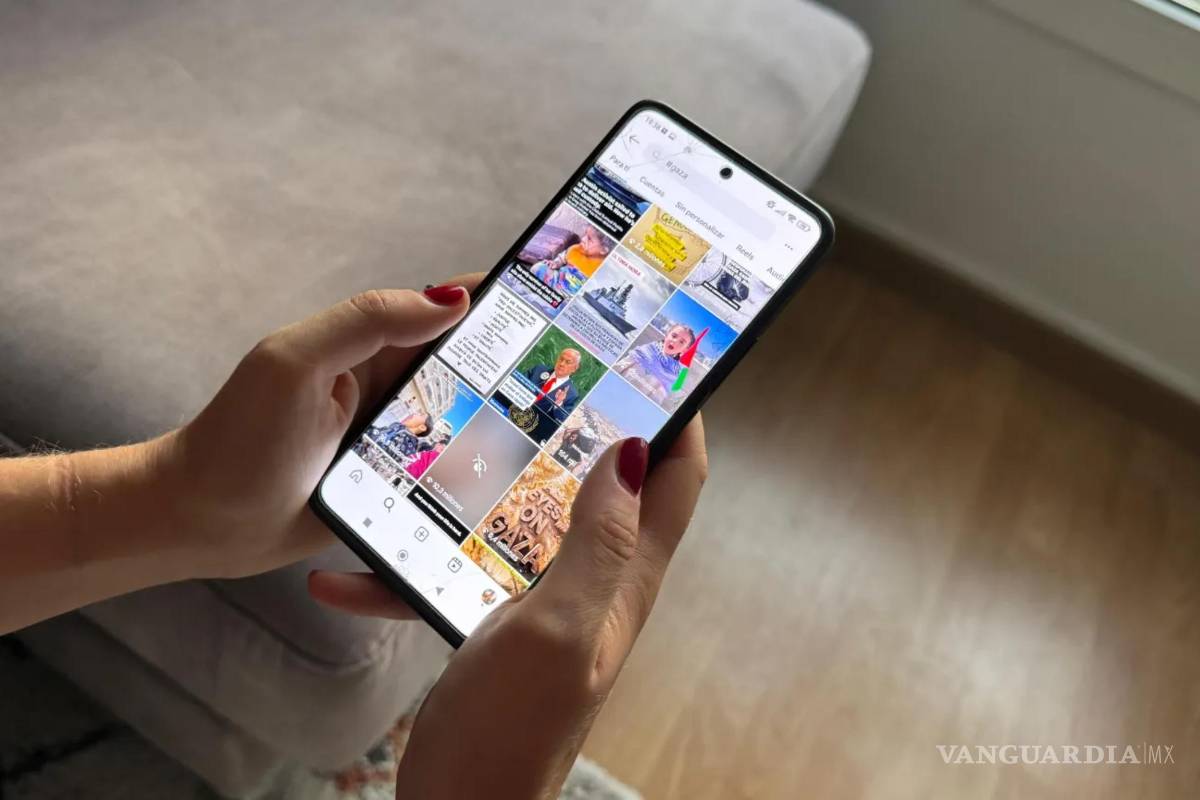 Gazatíes ‘empuñan’ sus celulares para mostrar en redes cómo los afecta día a día la guerra en la Franja