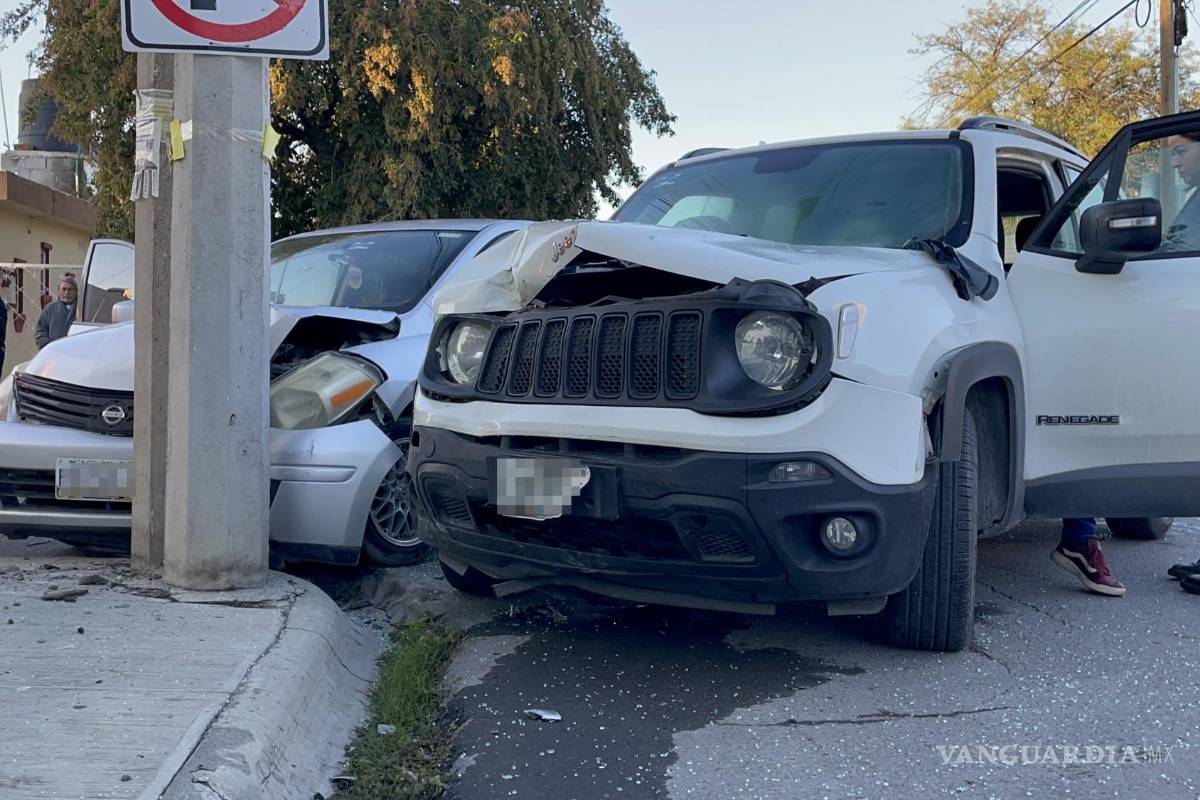 Se pasa alto y choca en Saltillo; estaba menor de dos años en el otro auto