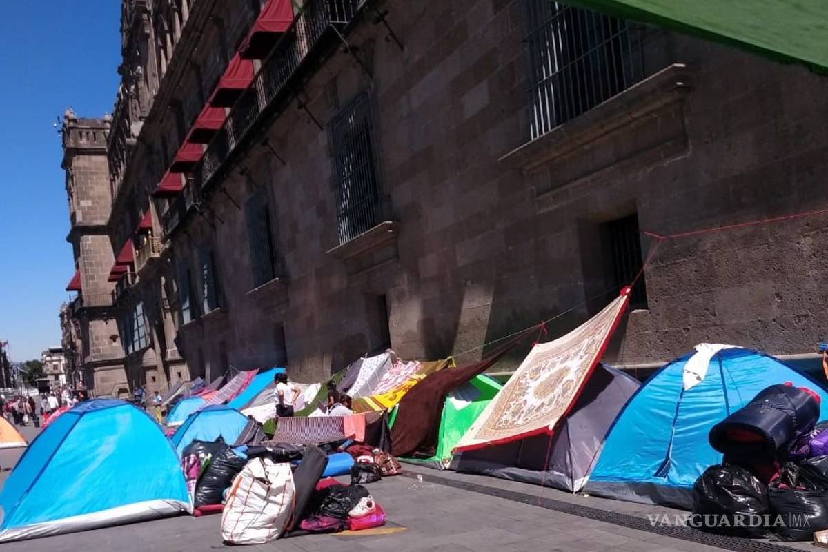 Más desplazados de Guerrero llegan a Palacio Nacional; les dicen que no darán 'atención especial'
