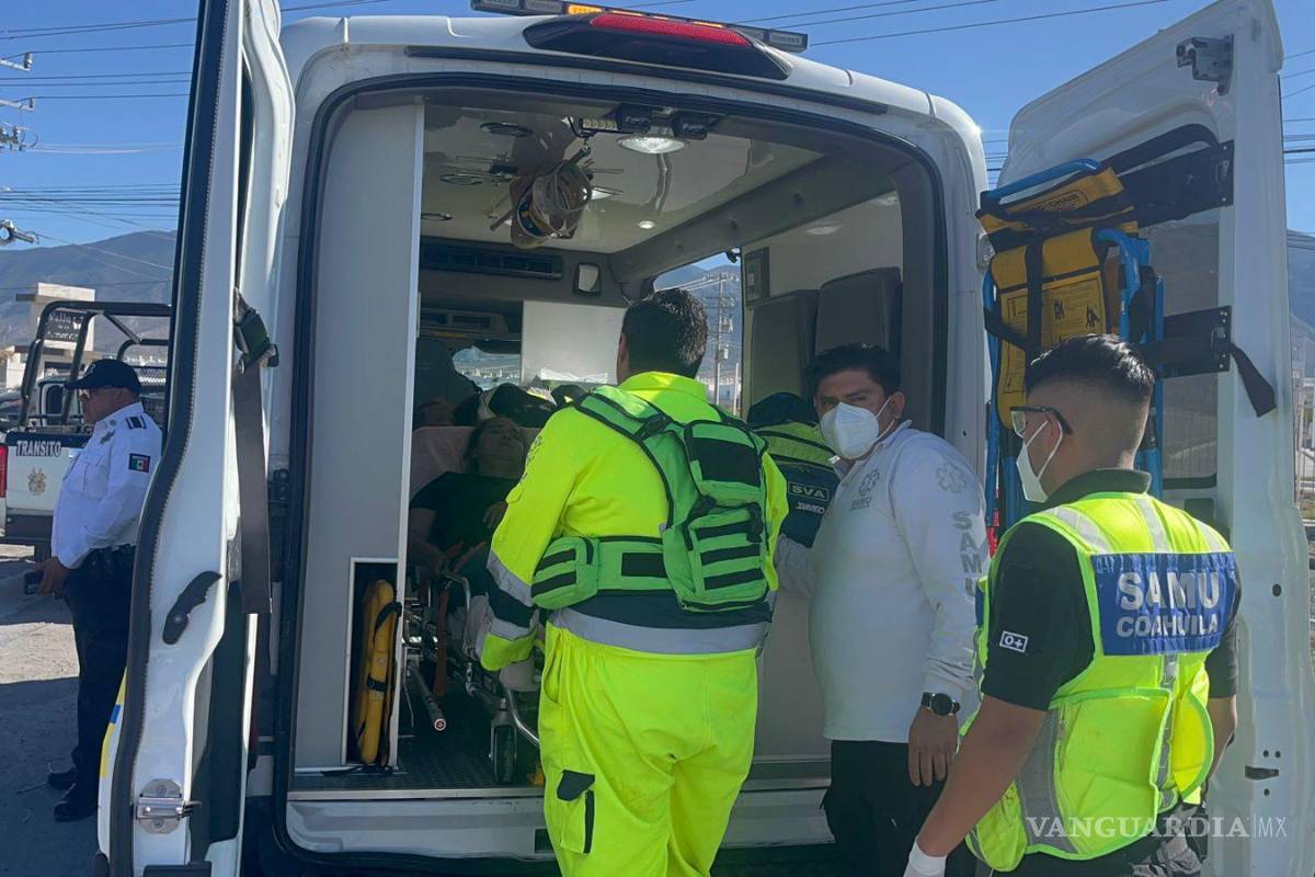 Motociclista termina herida tras chocar con repartidor, en Saltillo