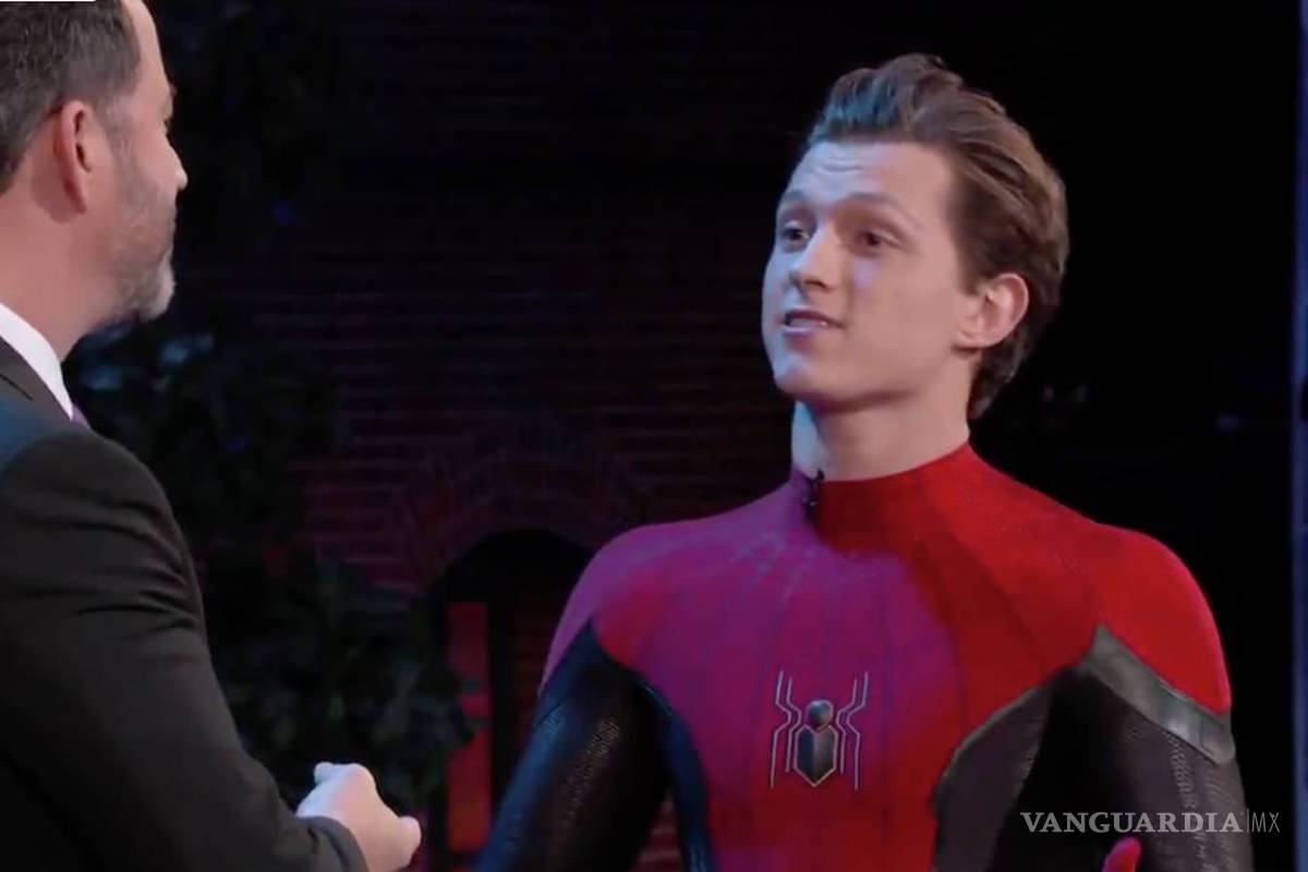 Tom Holland muestra el nuevo traje de Spider-Man