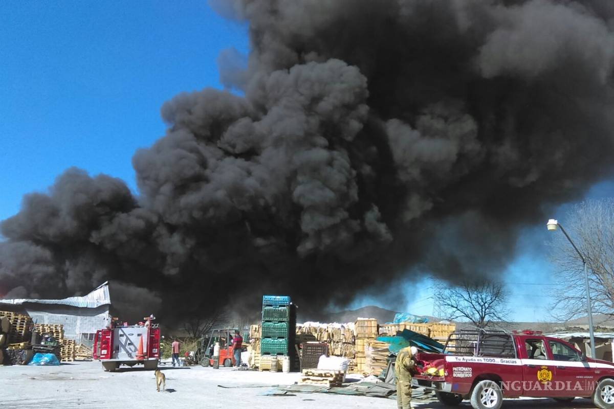 Se incendia planta recicladora en Ramos Arizpe, Coahuila