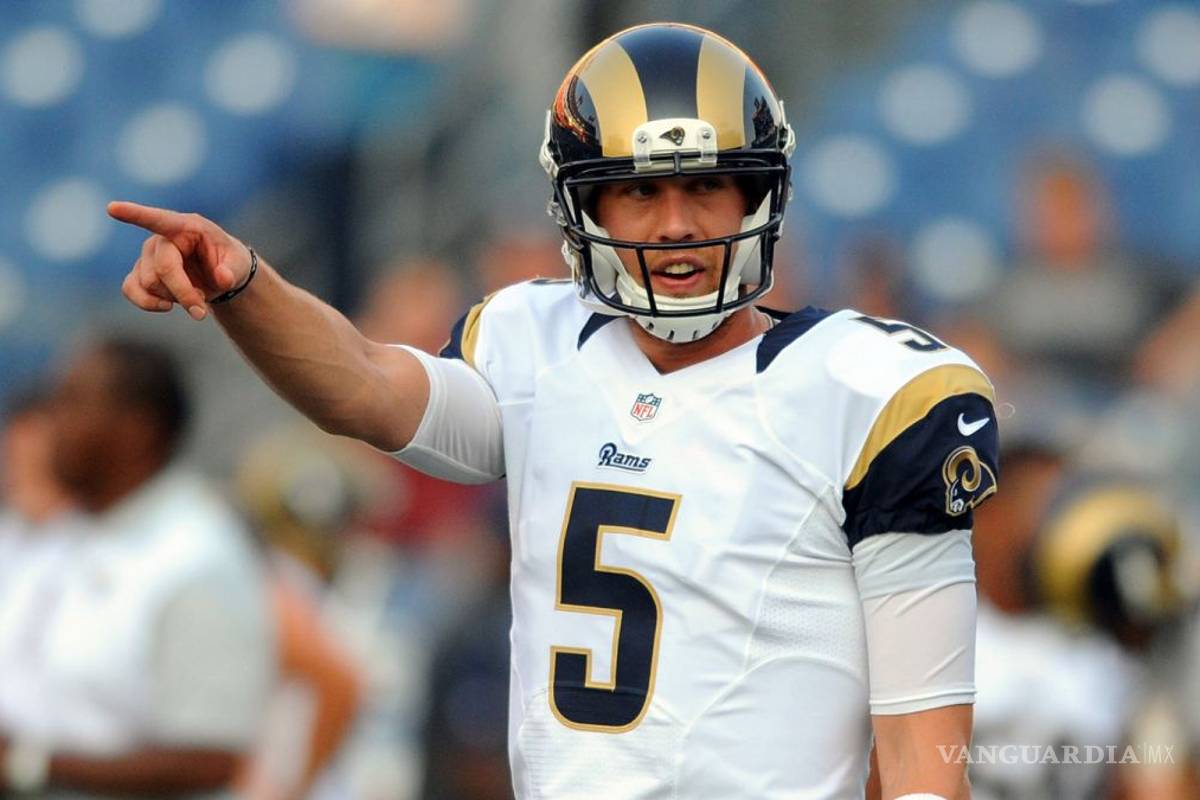 Rams liberan al mariscal Nick Foles