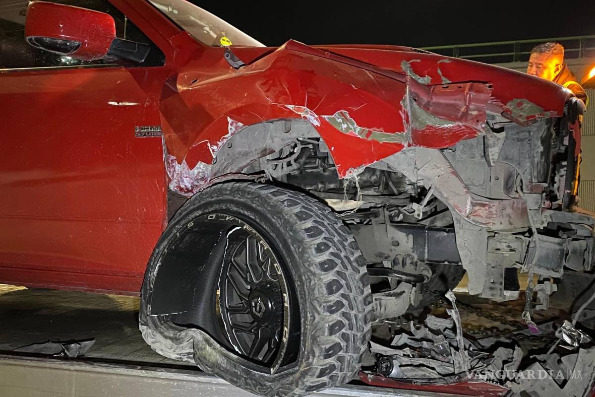 Choca y huye en Saltillo; conductor ebrio es detenido tras persecución (vídeo)