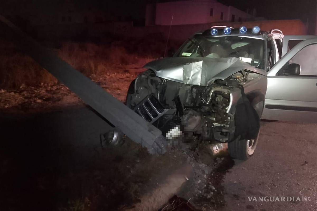 Derriban poste y dejan sin luz a más de cuatro colonias de Ramos Arizpe; responsables huyen