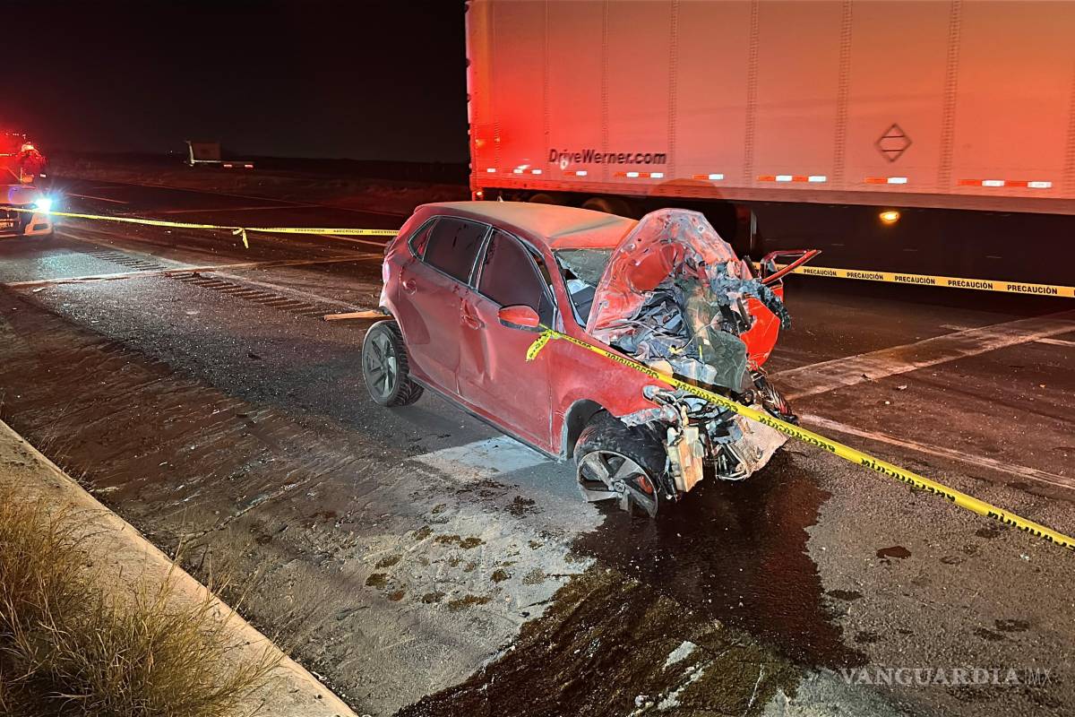 Era saltillense la víctima de choque entre auto y tráiler; investigan las causas