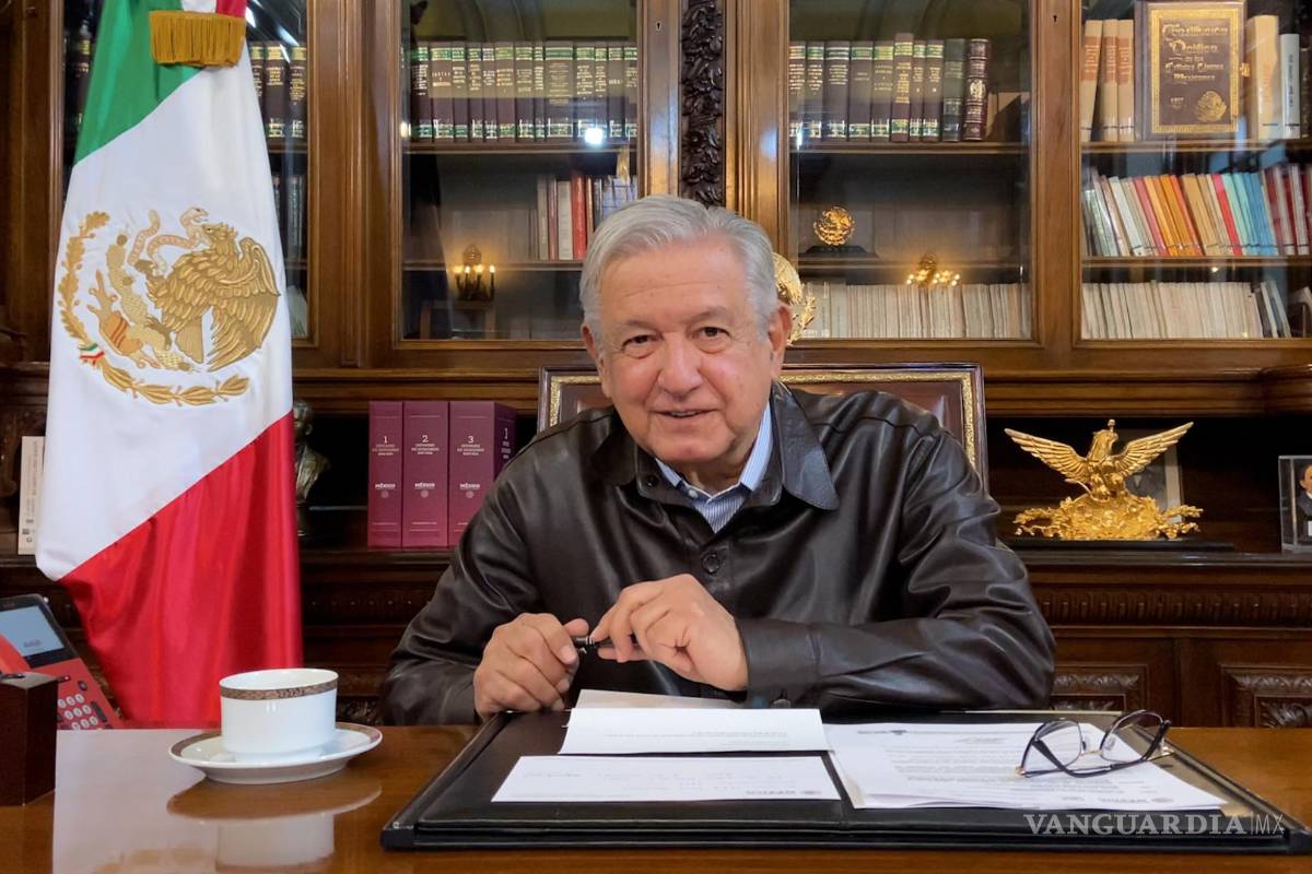 Defiende AMLO uso de remedios caseros y Vaporub contra COVID; pese a contagio se reunió con secretarios