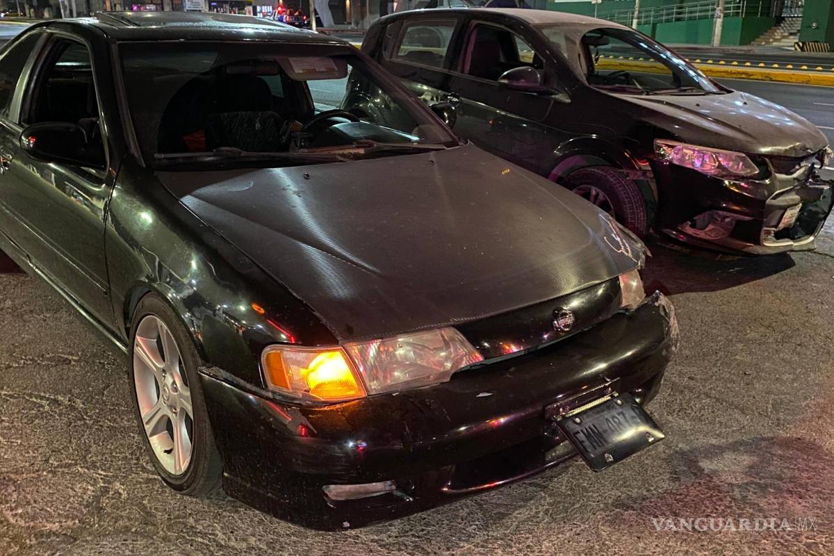 Conductor se pasa el alto y provoca choque en bulevar V. Carranza