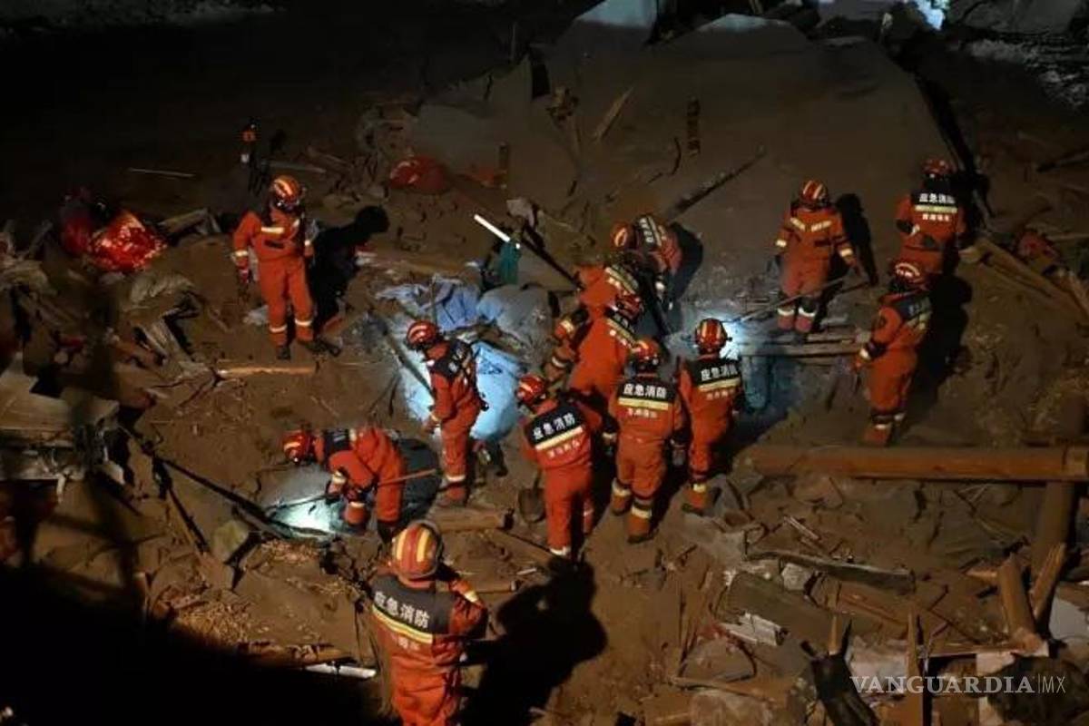 Suman 149 víctimas por sismo en China