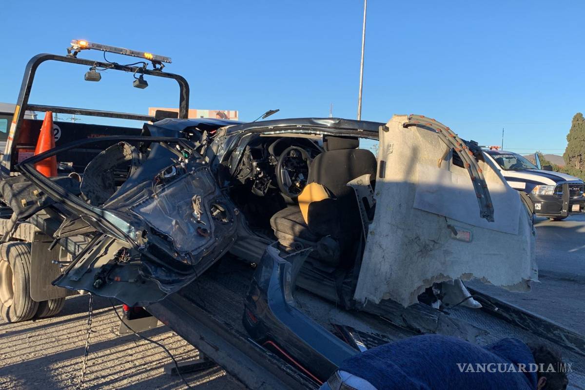 Parte su auto en dos tras fuerte accidente en la Saltillo-Monterrey