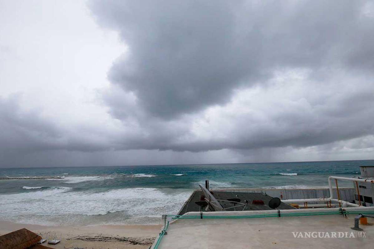 Huracán Roslyn se intensifica a categoría 3, provocando lluvias muy fuertes en gran parte de México