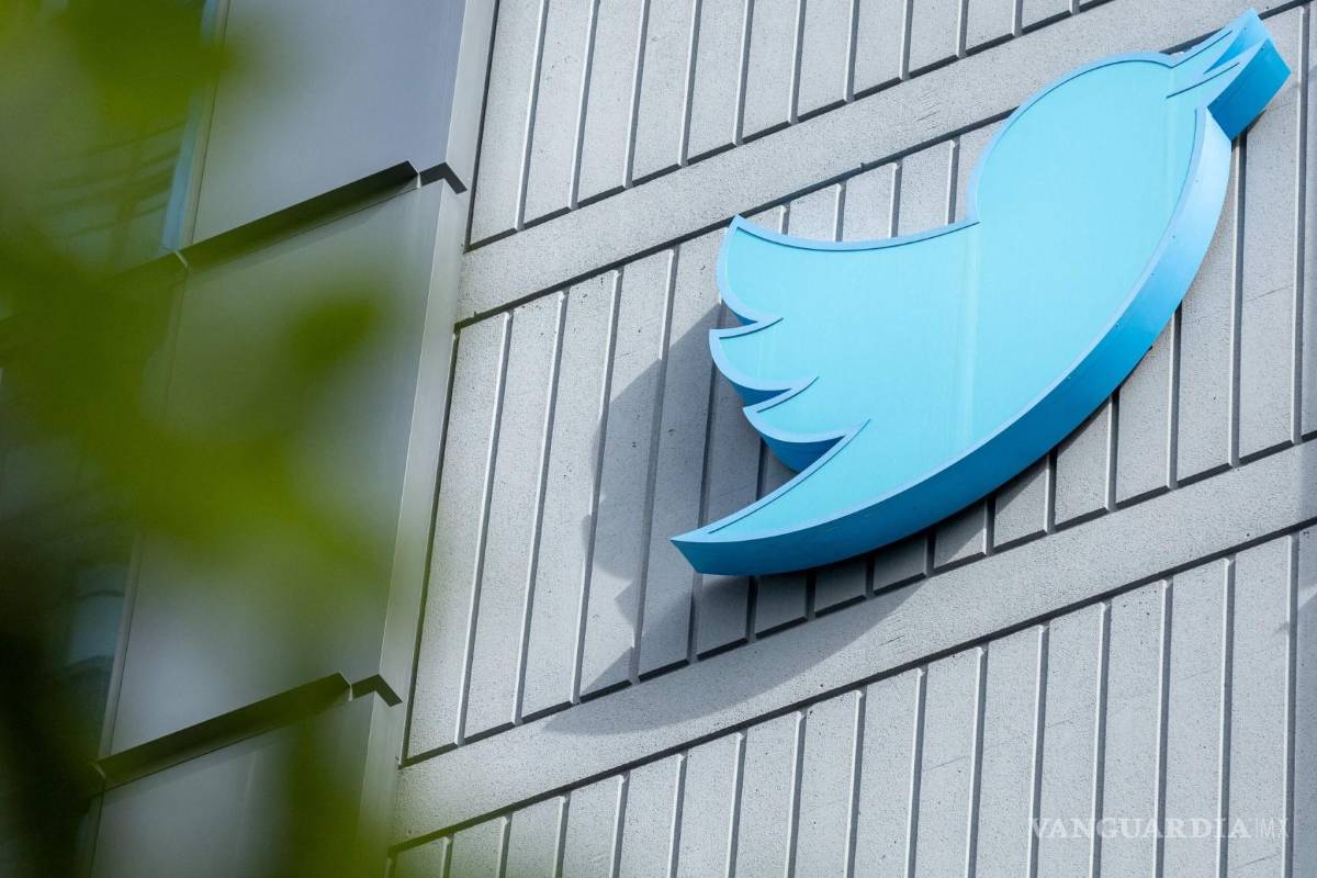 Twitter se ‘arrepiente’, ahora pide a algunos empleados que regresen y retrasa cambios a verificación