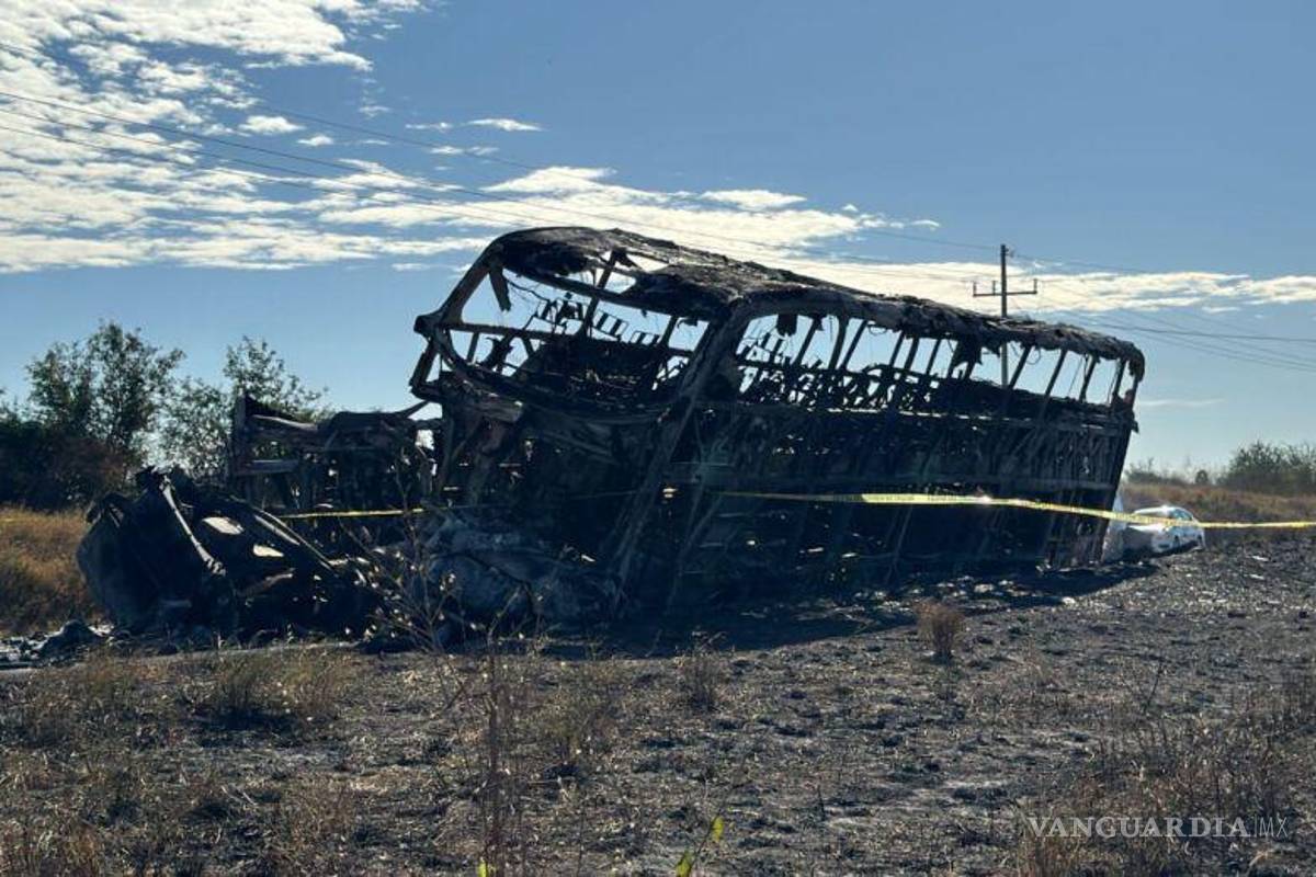 Aumenta a 23 los muertos por el choque entre autobús y camión en Sinaloa, identifican a 19