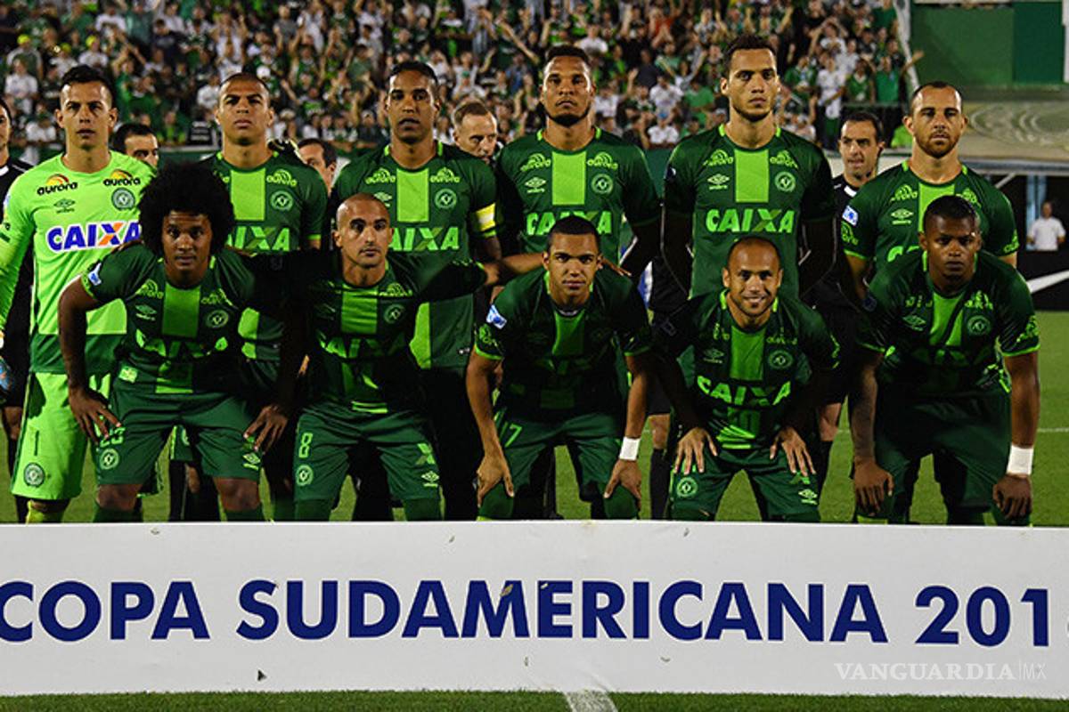 Se estrella avión que transportaba a club brasileño; iban 81 pasajeros