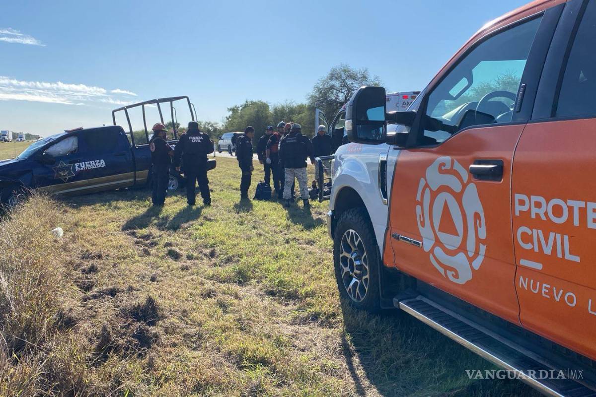 Volcadura de unidad de Fuerza Civil deja un oficial herido, en Nuevo León