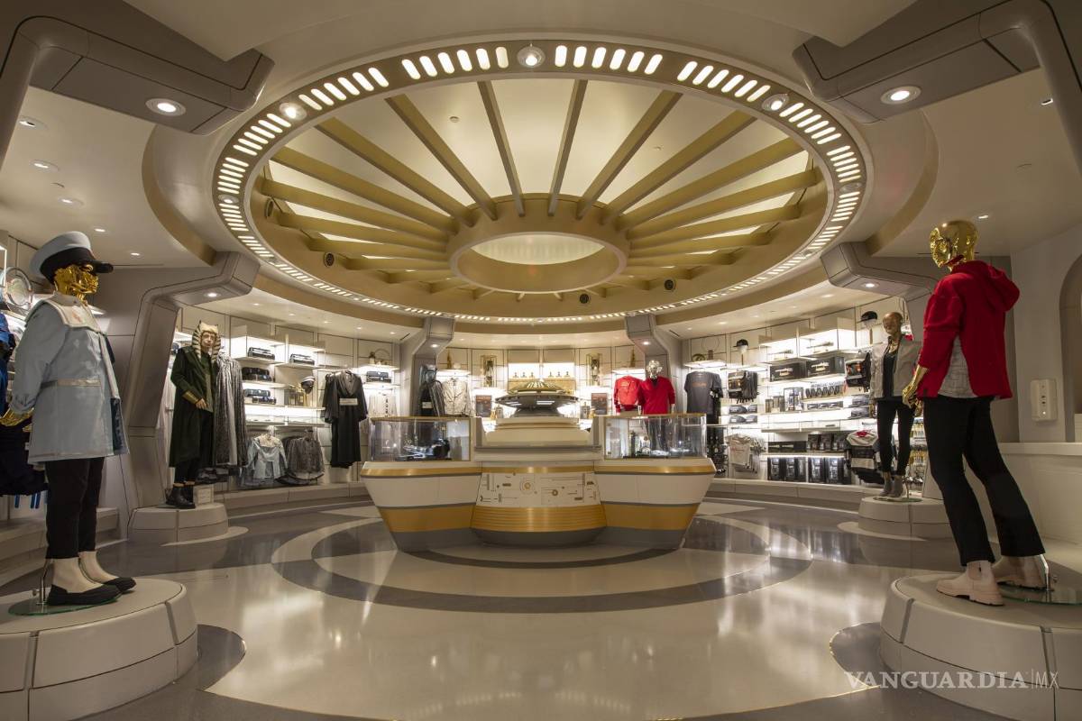 $!Una boutique que ofrece la Colección Chandrila para que los pasajeros puedan vestirse a la moda galáctica. EFE/David Roark/Disney