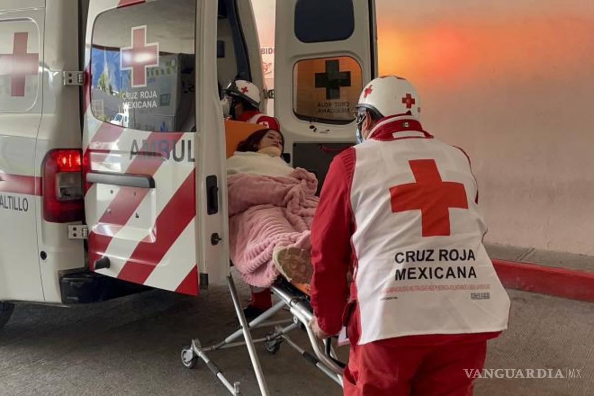 $!Tras el accidente, varios automovilistas que pasaban por el lugar se detuvieron. Al no poder hacer nada directamente, contactaron al número de emergencias.